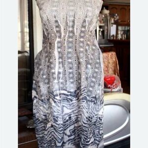 Lapis Black & White Strapless Patterned Dress